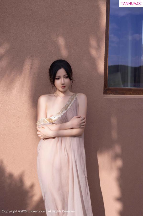 鱼子酱fish  [XiuRen]高清写真图 2024.11.22 No.9492 鱼子酱Fish 美腿性感第17张图片